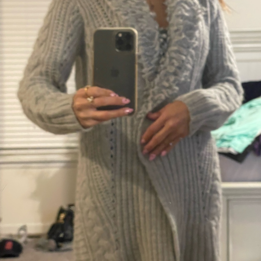 Sweater - Picture 5 of 6